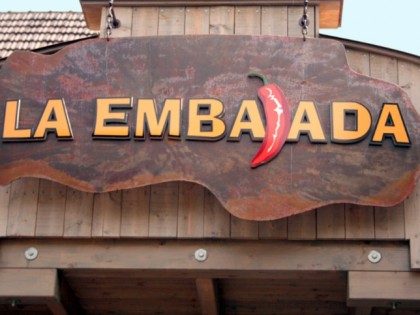 照片: La Embajada